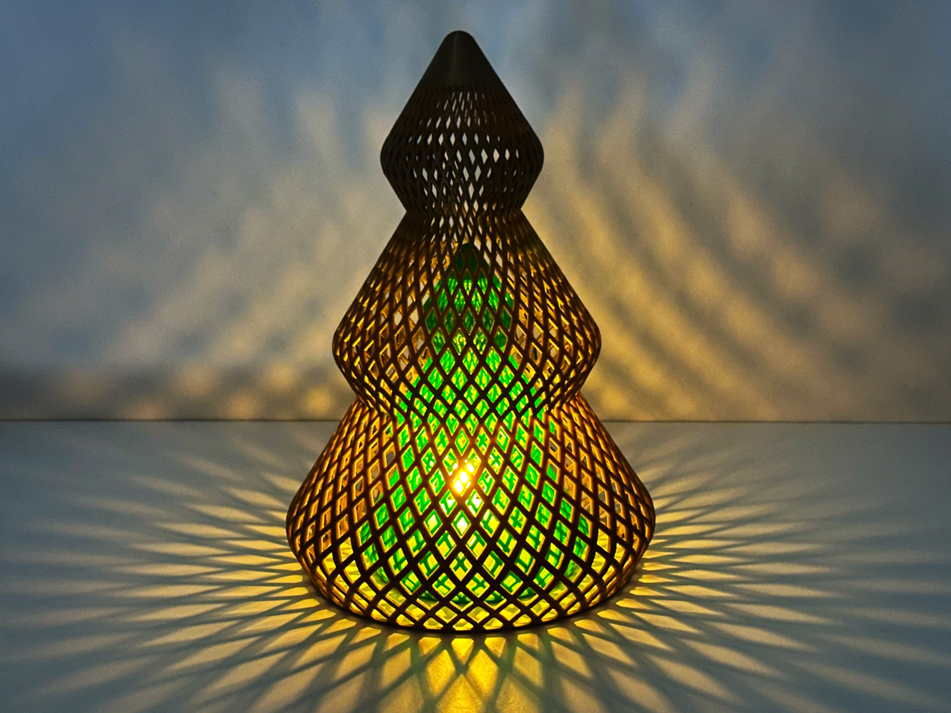 Nordic Mesh Tree Lamp – 3D Baskı Dekoratif Çam Ağacı Led Lamba