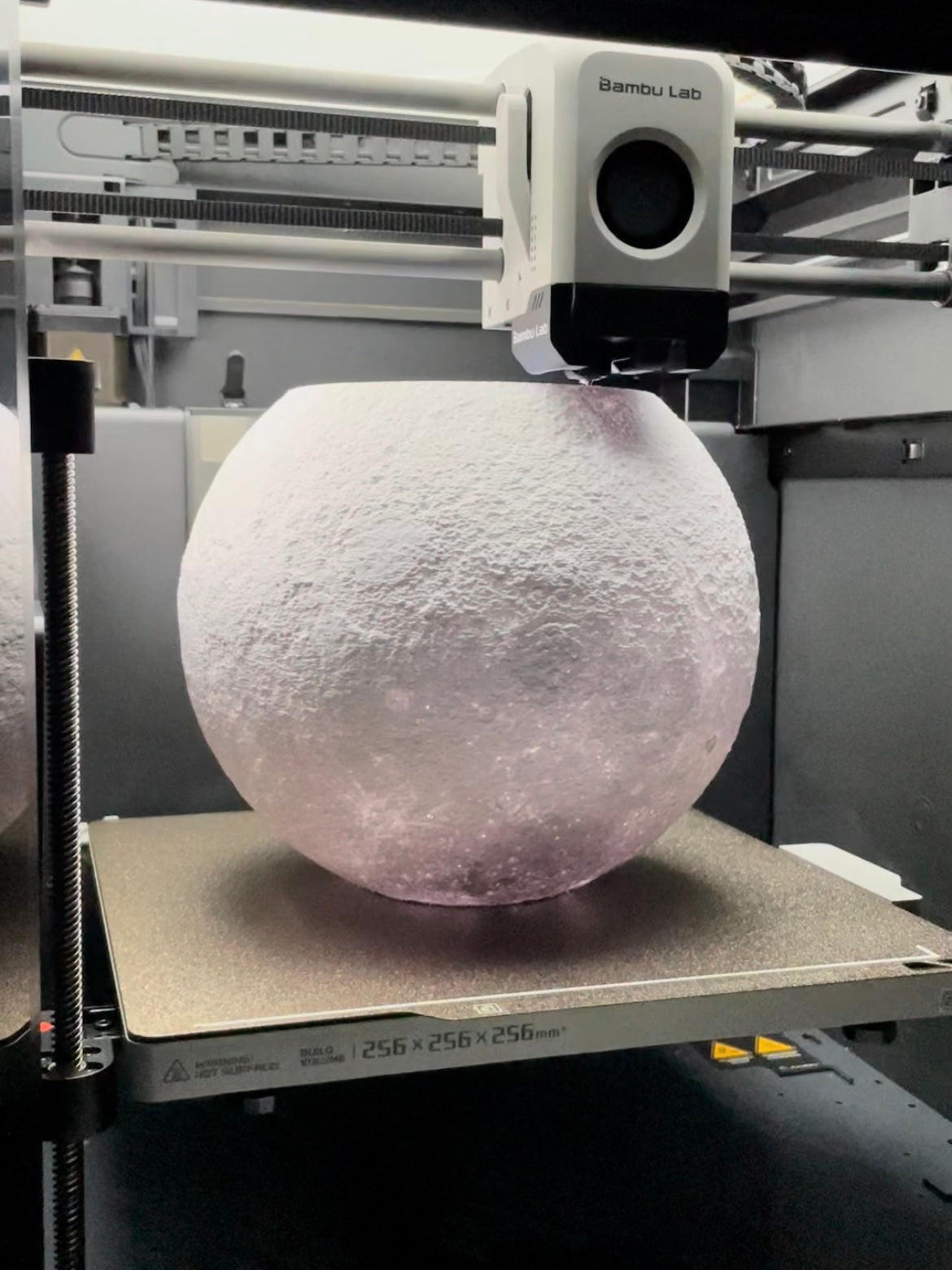 🌕 Işıklı 3D Ay Lambası – El Yapımı Standlı Dekoratif Aydınlatma