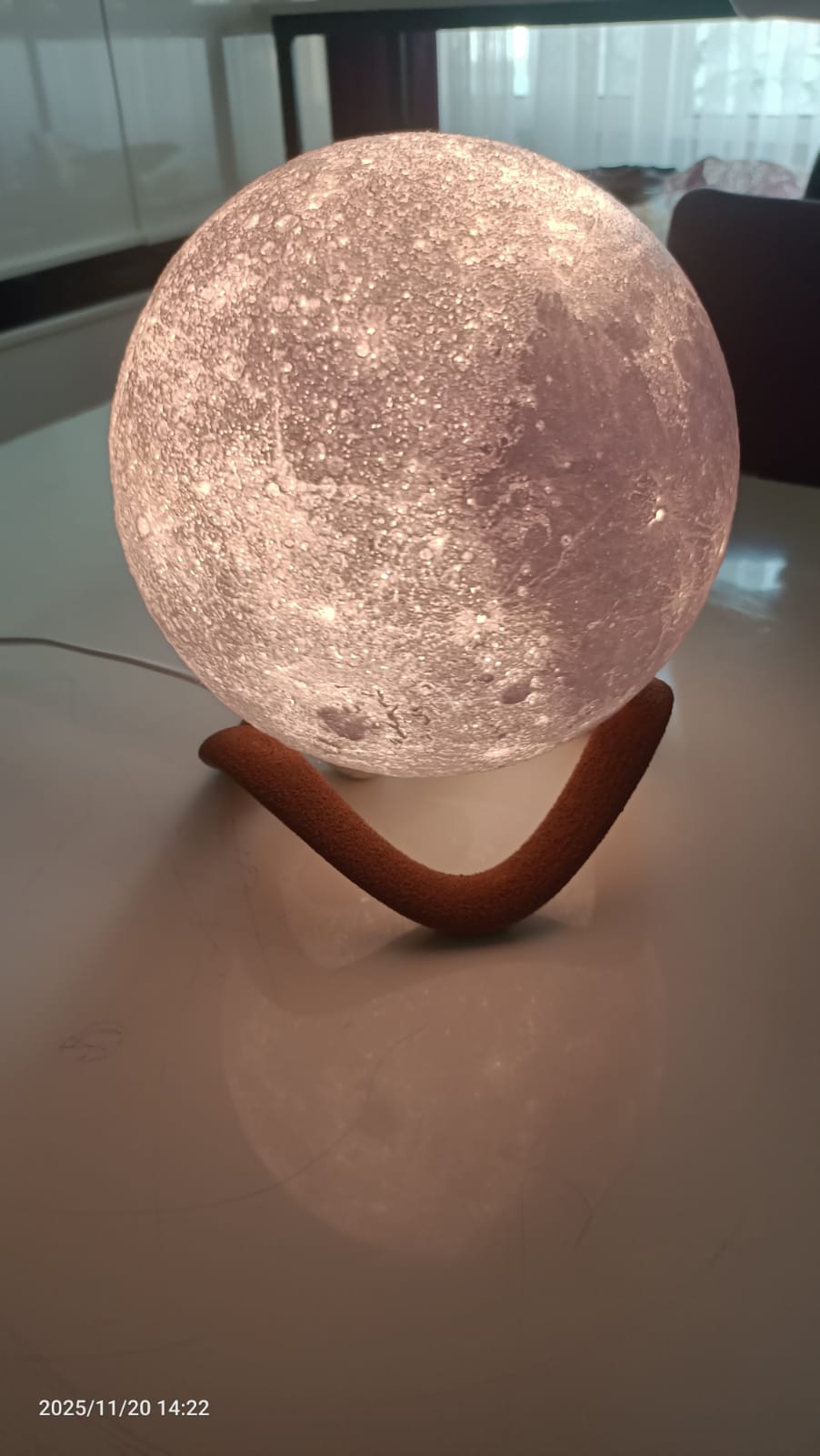 🌕 Işıklı 3D Ay Lambası – El Yapımı Standlı Dekoratif Aydınlatma