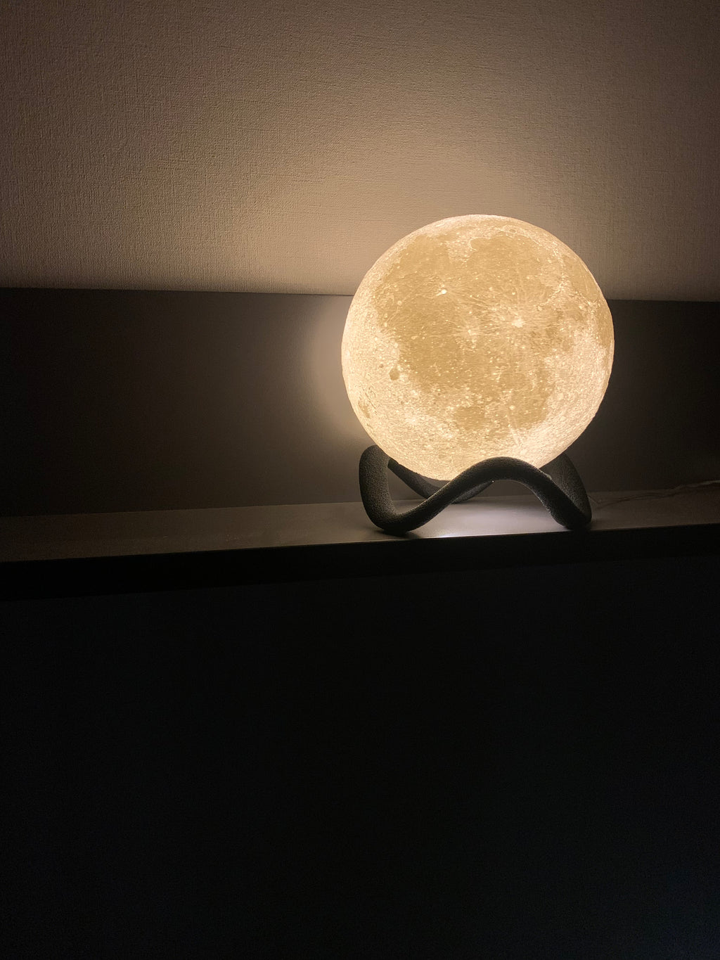 🌕 Işıklı 3D Ay Lambası – El Yapımı Standlı Dekoratif Aydınlatma